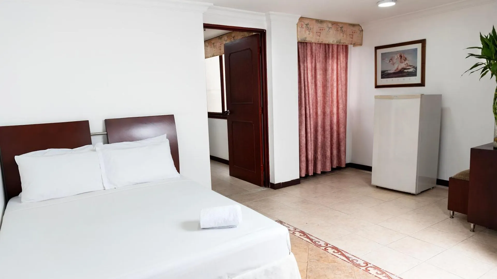 Hotel Plaza Las Americas Кали